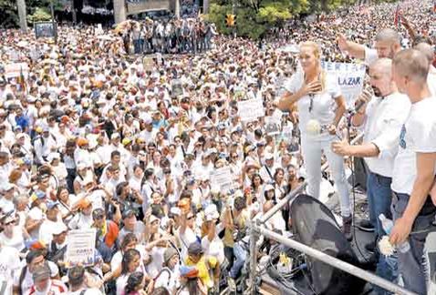 Lilian-Tintori-Lopez-encabezo-venezolana_MILIMA20150531_0018_11